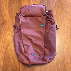 REI Ruckpack 18 Maroon